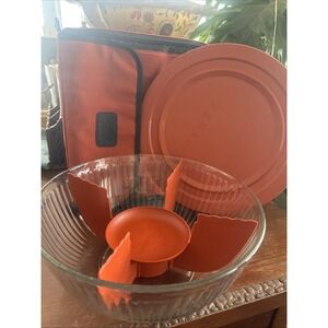 Pyrex Portables 7404-PC 4.5qt Round Fluted Glass Bowl w/ Lid Orange Carry Bag